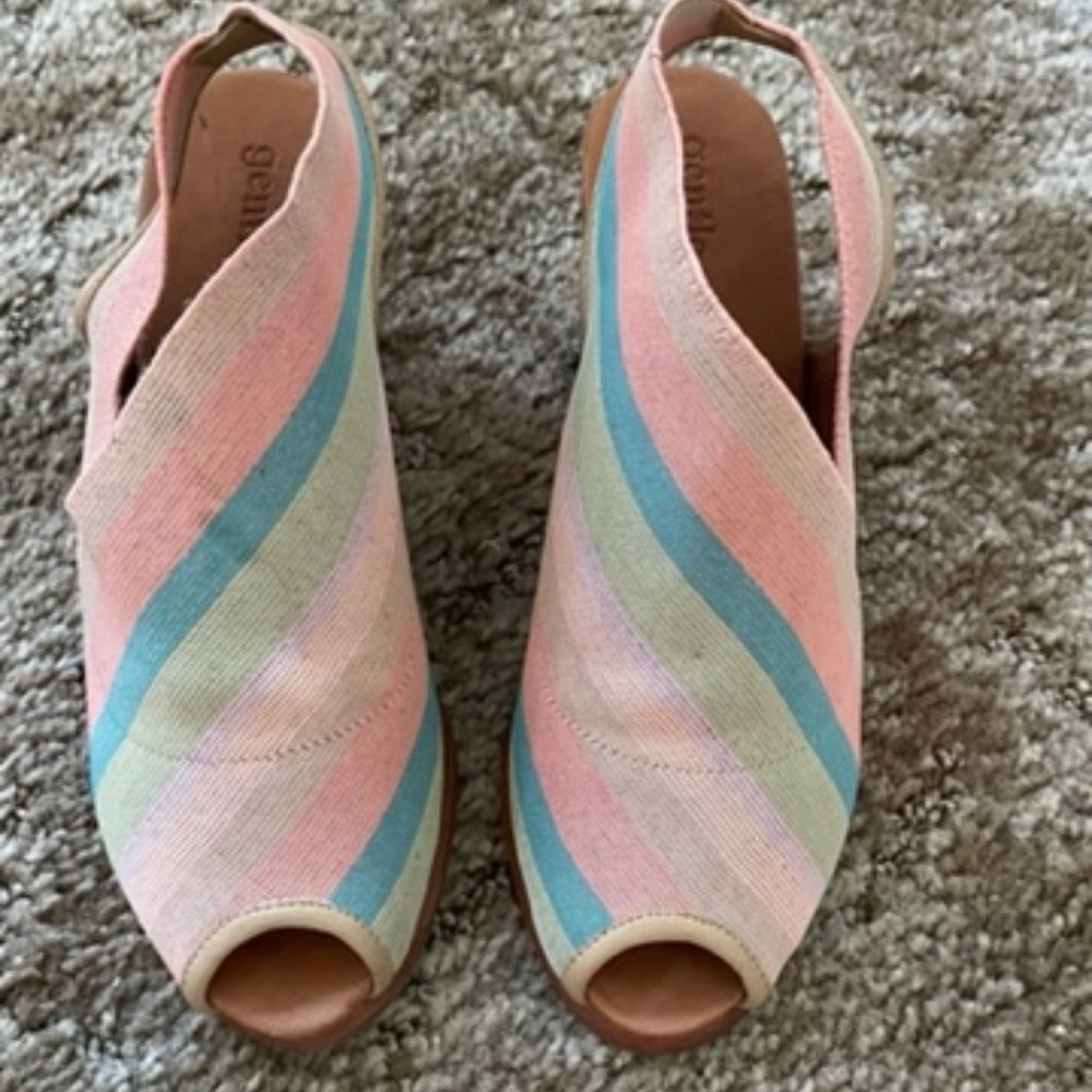 Gentle Souls Wedge Sandals Size 7